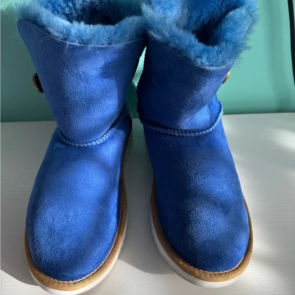 UGG Youth Bailey Button Boots Size 6 Cobalt Blue - Picture 2 of 7